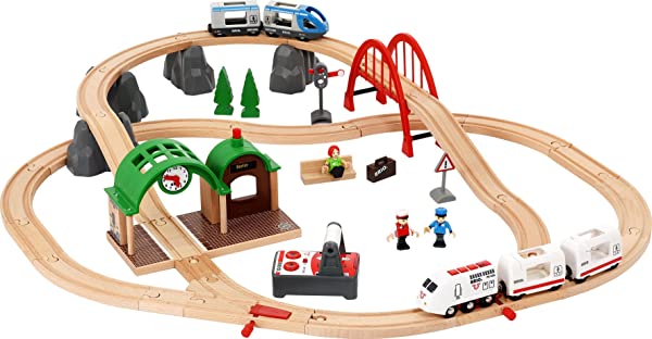 BRIO WORLD – RC Travel Set, Set Ferrovia telecomandato, Pista Trenino con Accessori 54 pezzi - immagine 3