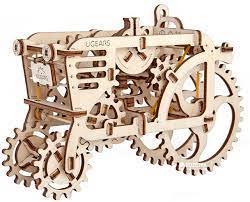 TRATTORE IN LEGNO UGEARS da montare modellismo 97 pezzi